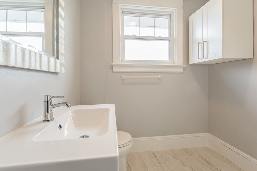 More Photos Of 804 Edenton St, Raleigh Office For Lease