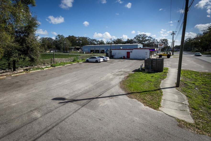 More Photos Of 5402 W US Highway 92, Plant City Bar For Sale