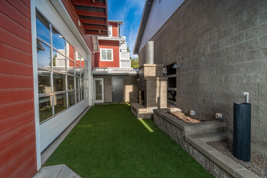 More Photos Of 616 NW Arizona Ave, Bend Office For Sale