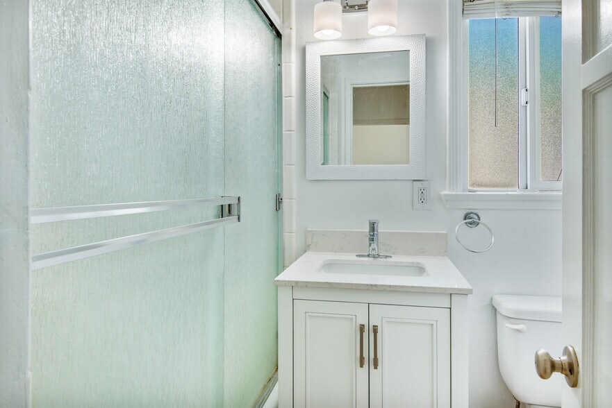 More Photos Of 702 S Pacific Coast Hwy, Redondo Beach Multifamily For Sale