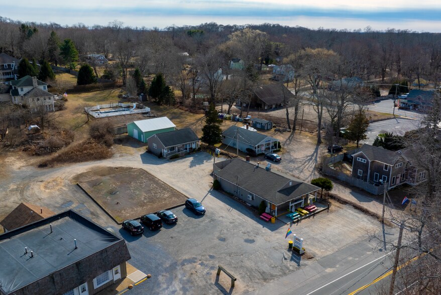 More Photos Of 25 West Neck Rd, Shelter Island Freestanding For Sale