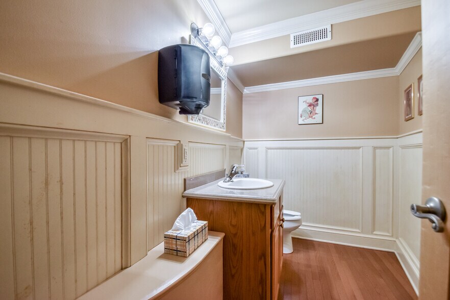 More Photos Of 4199 Main St, Perry Flex For Sale
