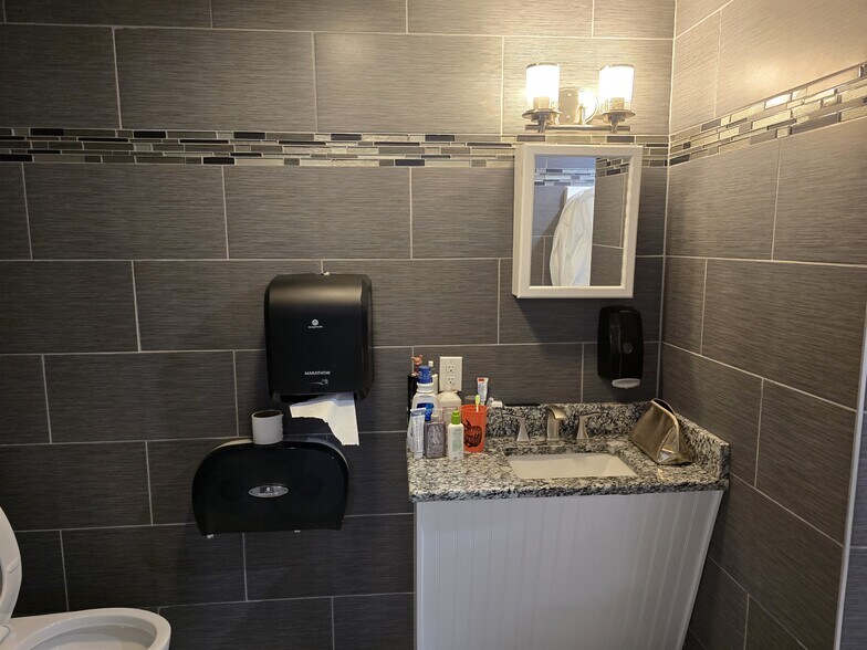 More Photos Of 4515 Lake Shore Dr, Waco Medical For Sale