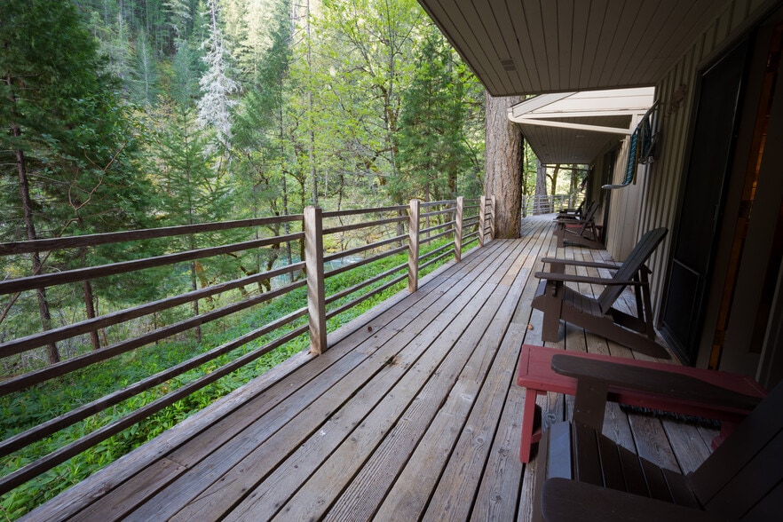 More Photos Of 42705 N Umpqua Hwy, Idleyld Park Hotel For Sale