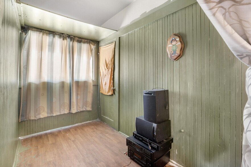 More Photos Of 239 W 43rd St, Los Angeles Apartments For Sale