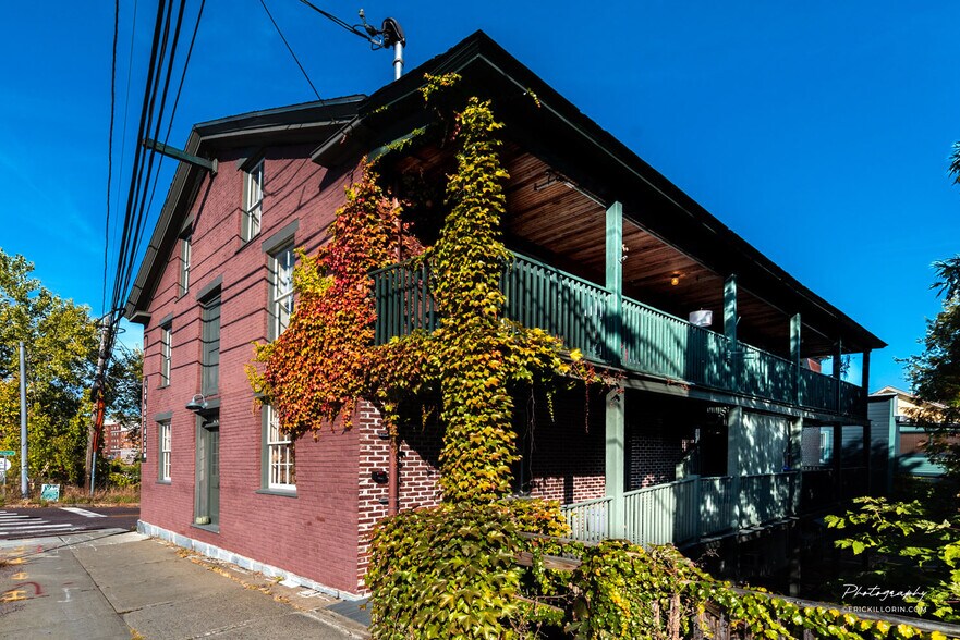 More Photos Of 495 Colchester Ave, Burlington General Retail For Sale
