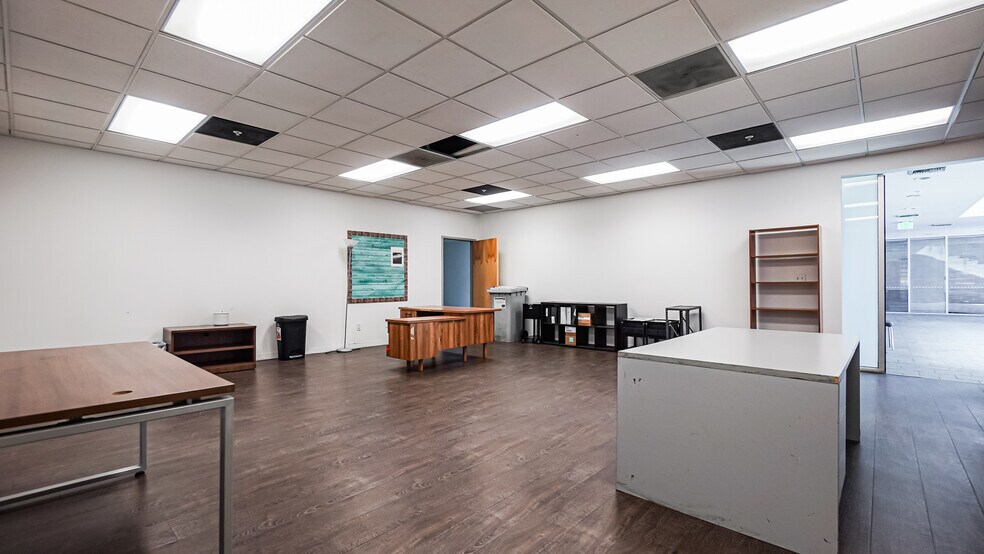 More Photos Of 10500 Orbital Way, Pacoima Manufacturing For Lease