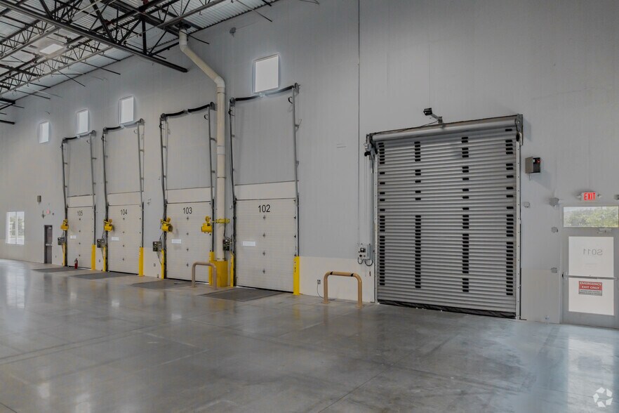 More Photos Of 6422 E Campus Dr, San Antonio Warehouse For Lease