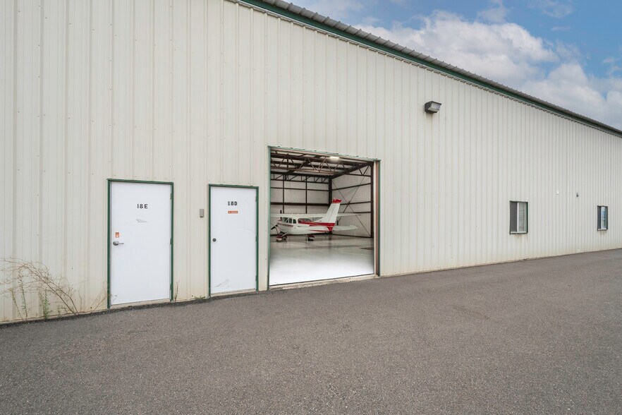 More Photos Of 7161 S Peoria St, Englewood Airplane Hangar For Sale