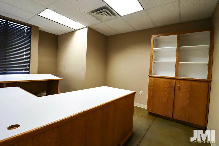 More Photos Of 795 E Factory Dr, St George Flex For Lease