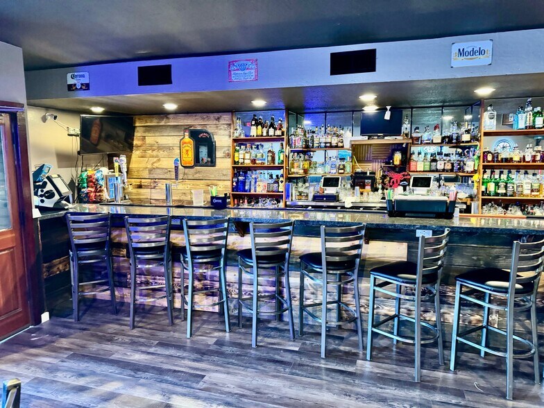 More Photos Of 612 B St, Marysville Bar For Sale