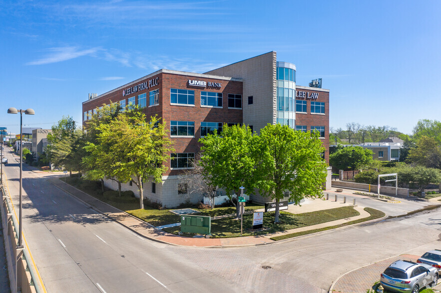 Primary Photo Of 4228 N Central Expy, Dallas Office For Lease