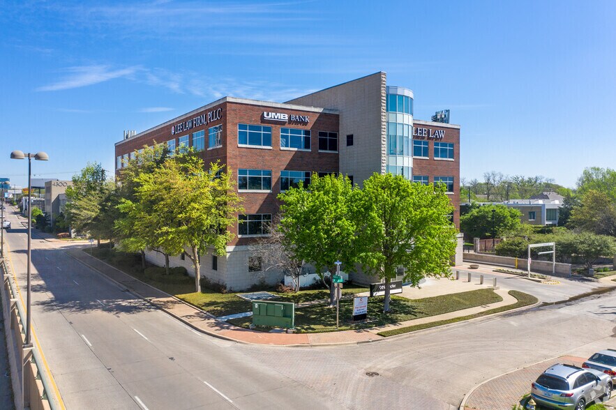 Primary Photo Of 4228 N Central Expy, Dallas Loft Creative Space For Lease