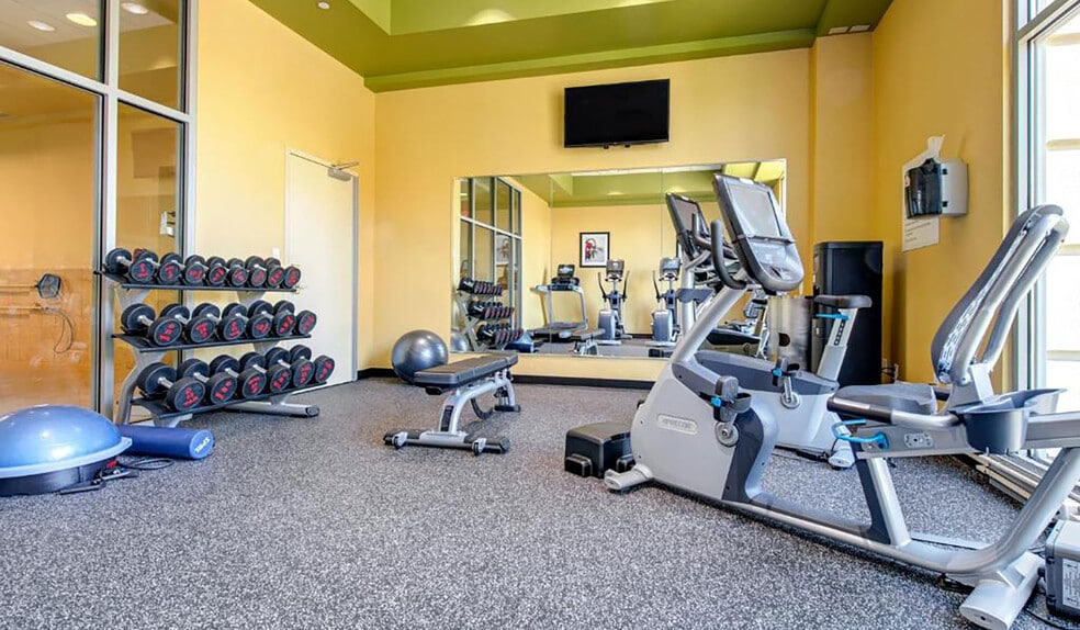 More Photos Of 251 Pennsylvania Pky, Indianapolis Hotel For Sale