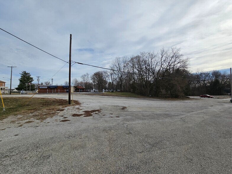 More Photos Of 411 S Main St, Hillsboro Specialty For Sale