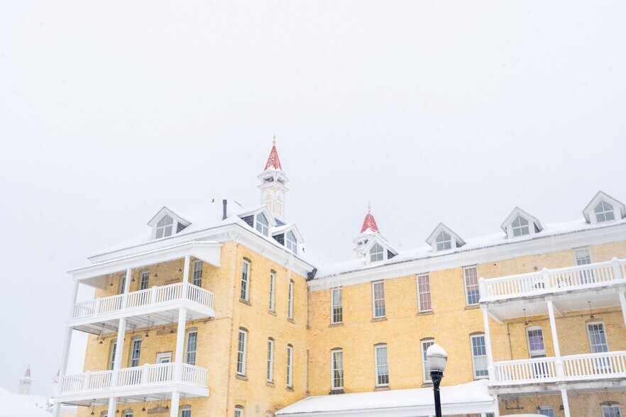 More Photos Of 800 Cottageview Dr, Traverse City Apartments For Sale