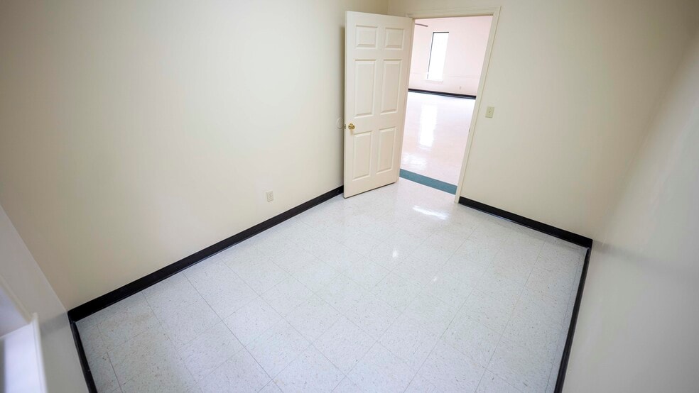 More Photos Of 123 N 5th St, Cochran Religious Facility For Sale