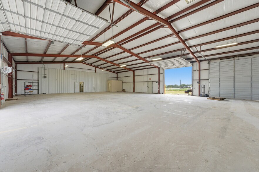 More Photos Of 6542 County Road 145, Kenedy Industrial For Lease