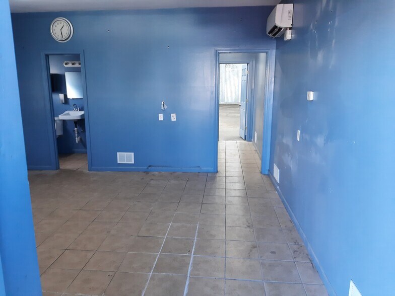 More Photos Of 11 Carnegie St, Linden Service For Lease