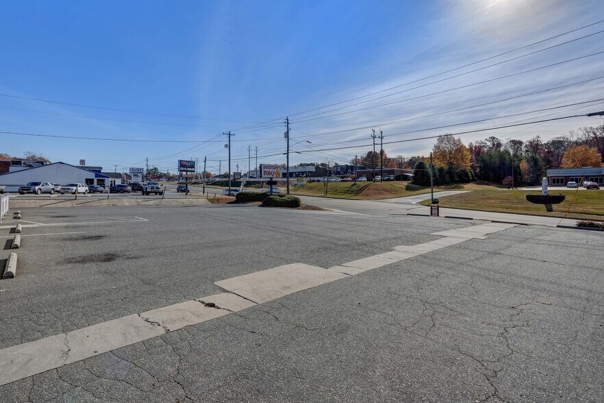 More Photos Of 247 W Kings Hwy, Eden Storefront Retail Office For Sale