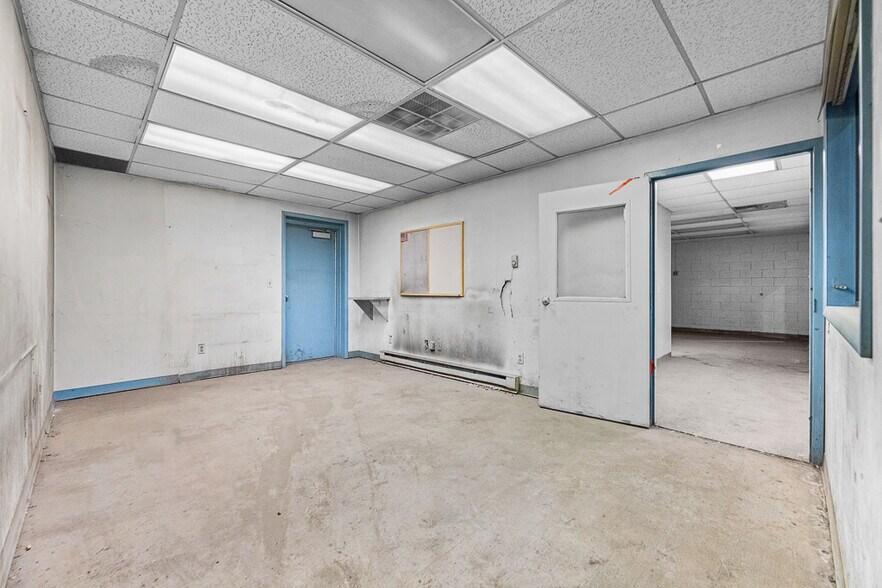 More Photos Of 1001 E Broadway St, Alliance Industrial For Lease