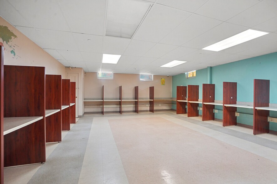 More Photos Of 15255 Mayfield St, Detroit Shelter For Sale