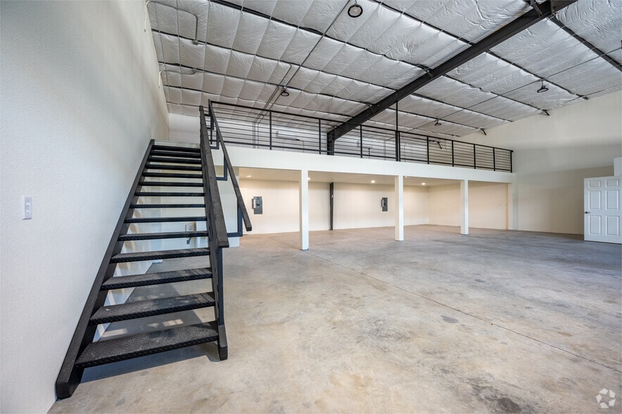 More Photos Of 4061 Thomas St, Oxford Unknown For Lease