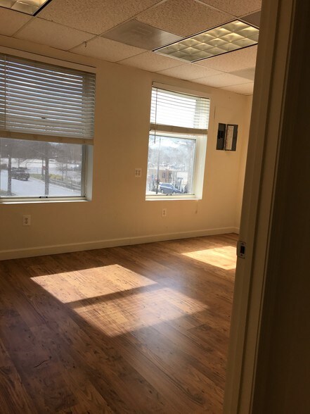 More Photos Of 2086 Generals Hwy, Annapolis Office For Lease
