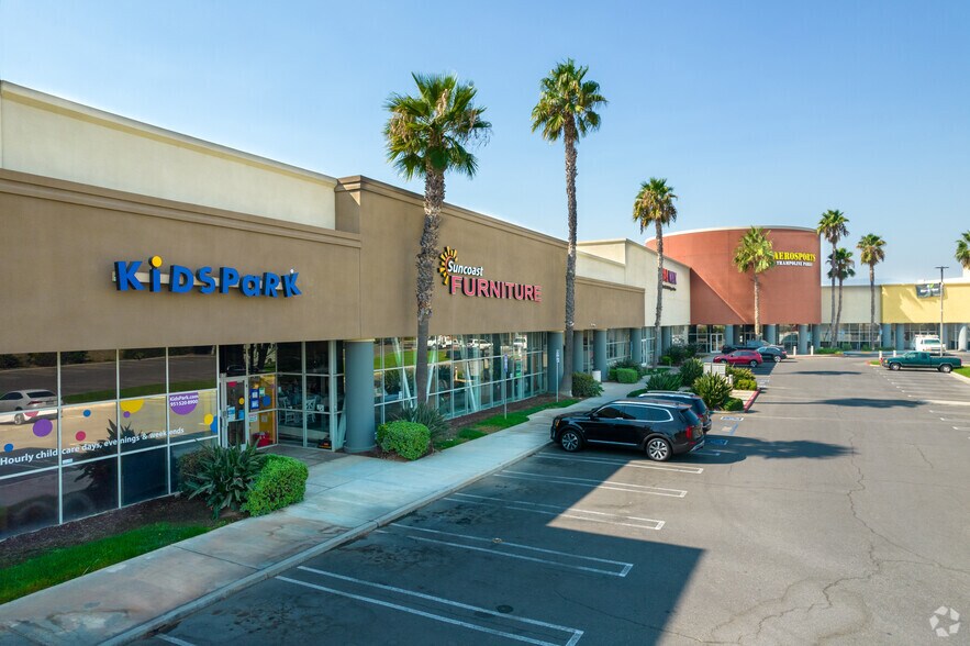 More Photos Of 275-280 Teller St, Corona Unknown For Lease