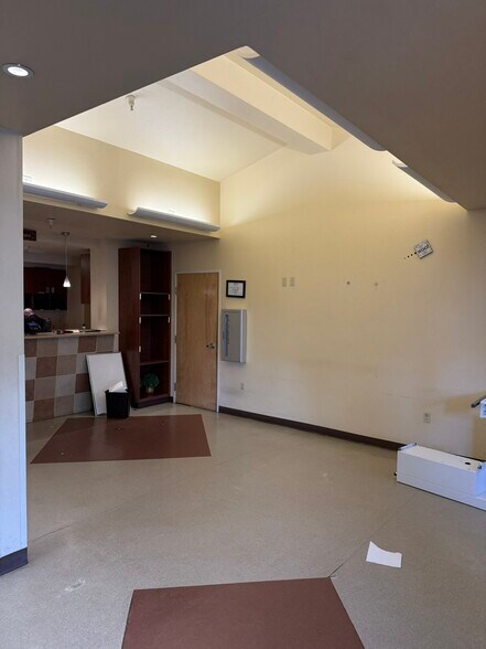 More Photos Of 501 Laurel St, San Carlos Veterinarian Kennel For Lease