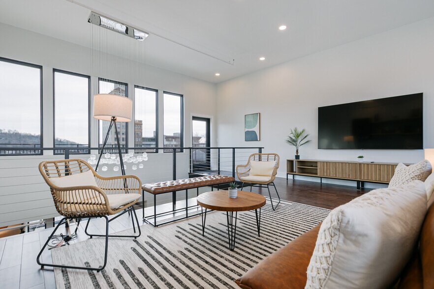 More Photos Of 122 College St, Asheville Storefront Retail Residential For Sale