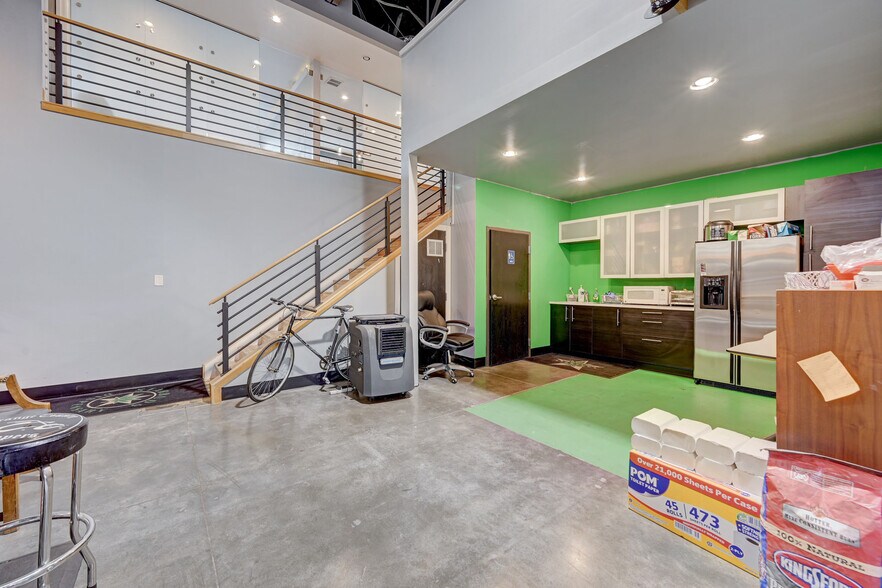 More Photos Of 7030 E 46th Avenue Dr, Denver Warehouse For Sale