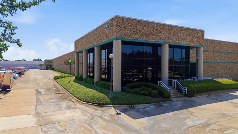 More Photos Of 13755-13775 Benchmark Dr, Farmers Branch Warehouse For Lease