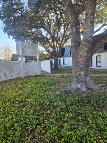 More Photos Of 1200 E Houston St, Beeville Apartments For Sale