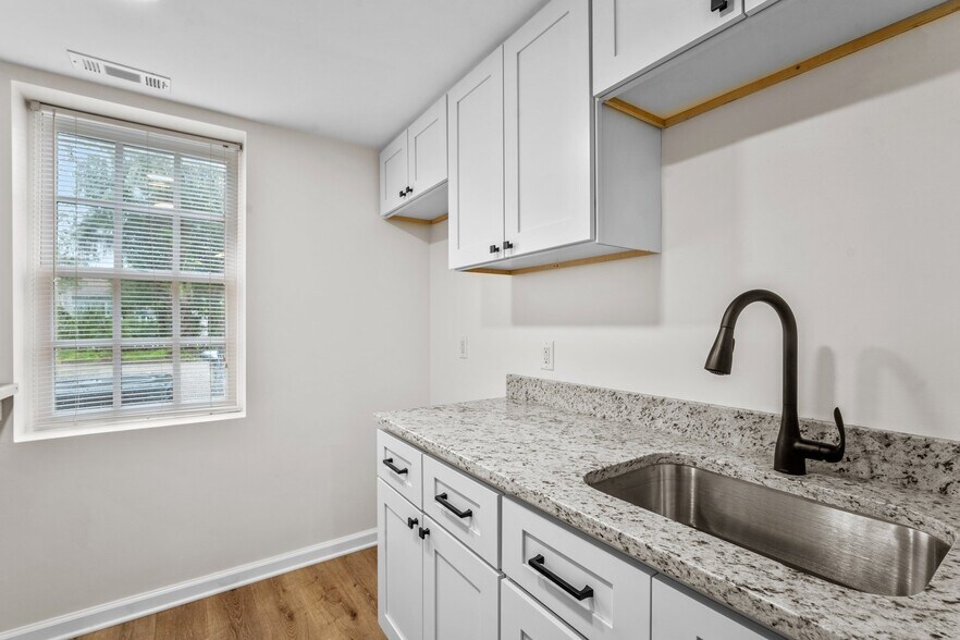 More Photos Of 609 Carteret St, Beaufort Storefront Retail Residential For Lease