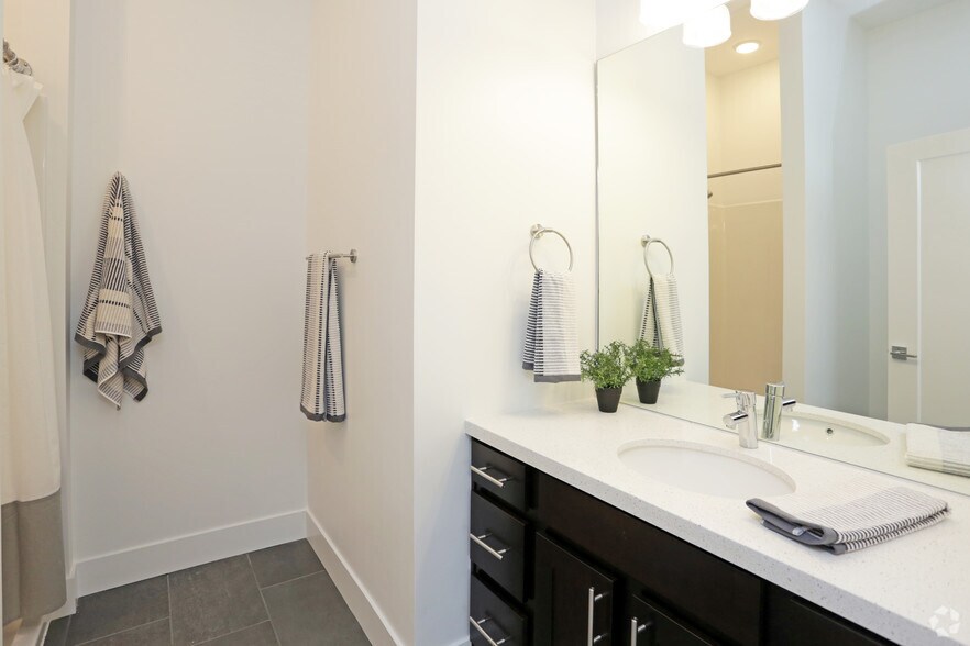 More Photos Of 1415 Cuming St NE, Omaha Apartments For Lease