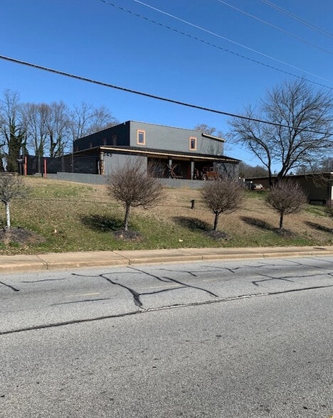 Primary Photo Of 545 Rutherford Rd, Greenville Showroom For Sale