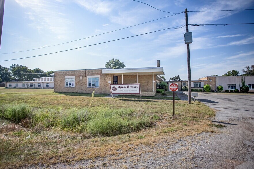 More Photos Of 1901 Mascoutah Ave, Belleville Schools For Sale