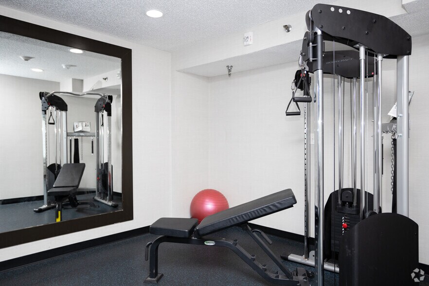 More Photos Of 55 Hampton Park Blvd, Capitol Heights Hotel For Sale