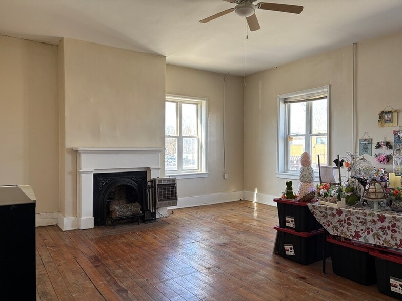 More Photos Of 122 N Market St, Waverly Storefront For Sale