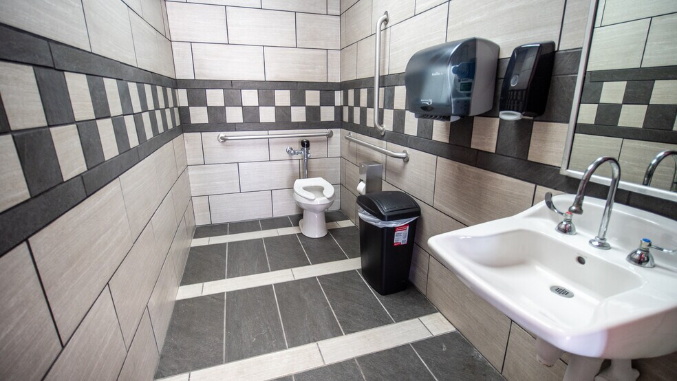 More Photos Of 29 Angel Dr, Leechburg Refrigeration Cold Storage For Sale