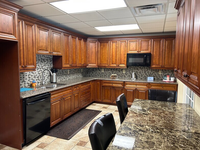 More Photos Of 10888 Crabapple Rd, Roswell Loft Creative Space For Lease