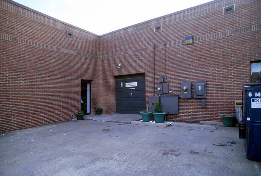 More Photos Of 4405 Beltwood Pky, Dallas Unknown For Lease