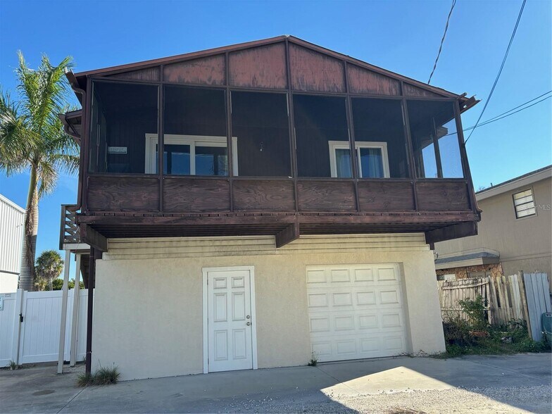 More Photos Of 3016 Avenue C, Holmes Beach Storefront Retail Residential For Sale