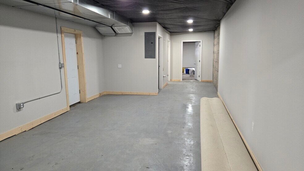 More Photos Of 131 W 9th St, Junction City Office For Lease