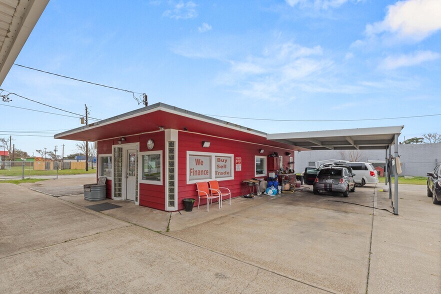 More Photos Of 2012 N Alexander Dr, Baytown Auto Dealership For Sale