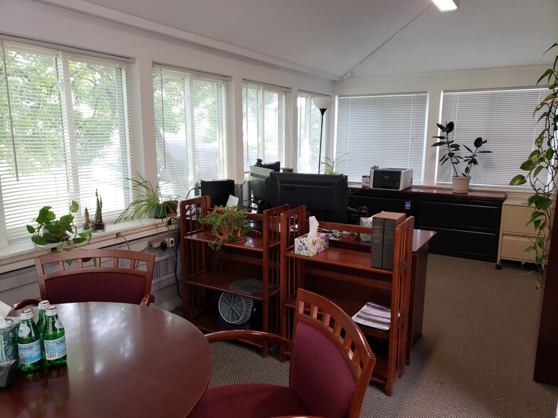 More Photos Of 30 Boltwood Walk, Amherst Office For Sale