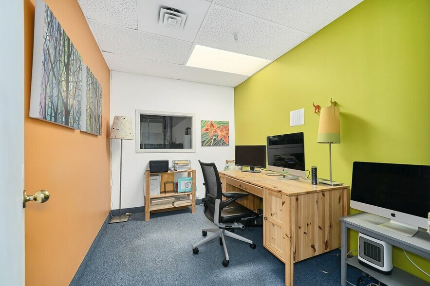 More Photos Of 676 Monarch Ave, Ajax Showroom For Sale