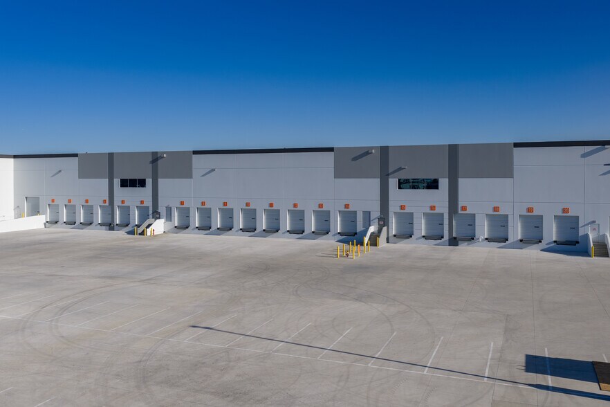 More Photos Of 15010 Don Julian Rd, City of Industry Manufacturing For Lease