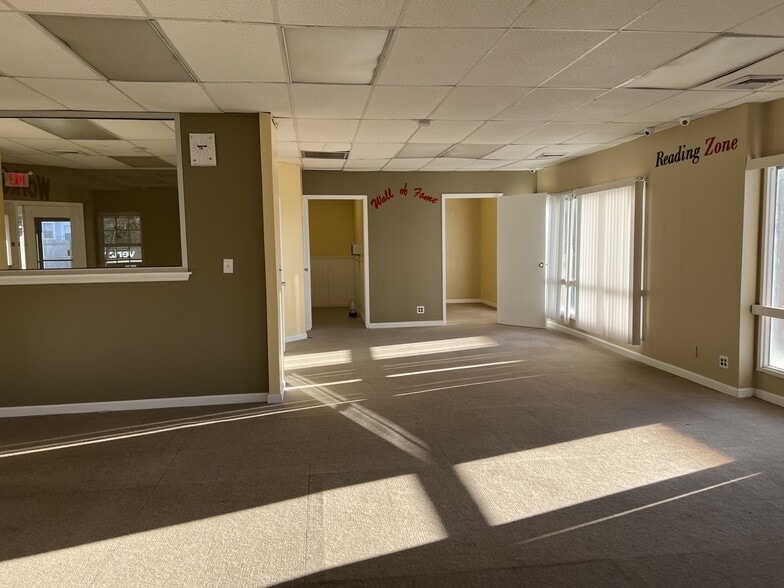 More Photos Of 70 Forest Ave, Glen Cove Storefront Retail Office For Lease